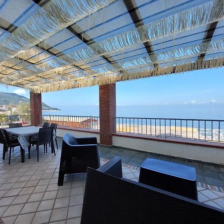 Waikiki Beach Apartments 산타마리아디카스텔라바테 외부 사진