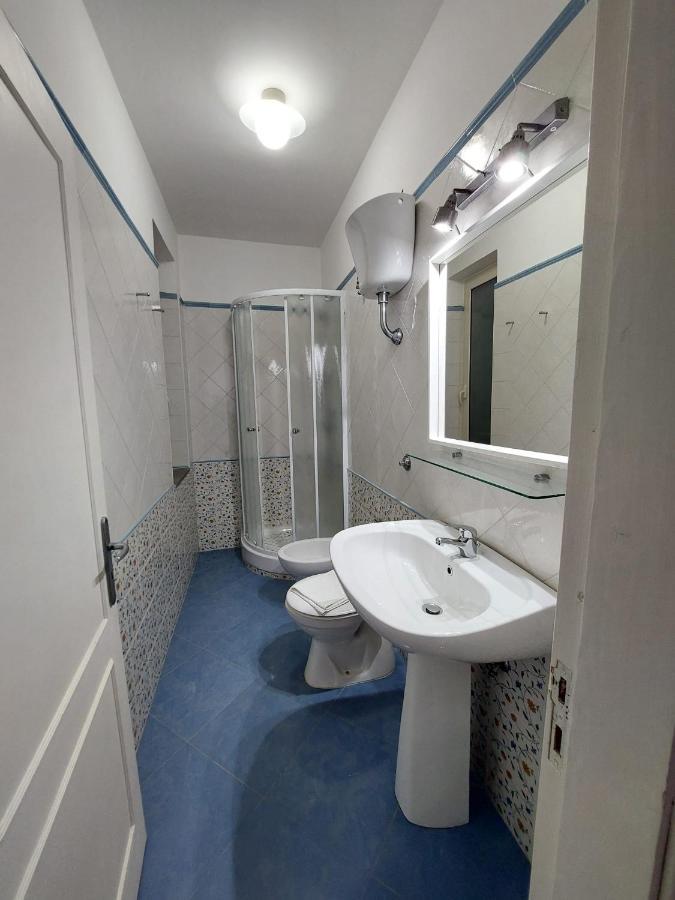 Waikiki Beach Apartments 산타마리아디카스텔라바테 외부 사진