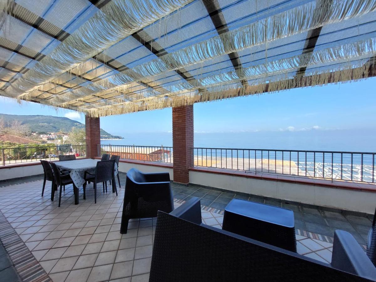 Waikiki Beach Apartments 산타마리아디카스텔라바테 외부 사진