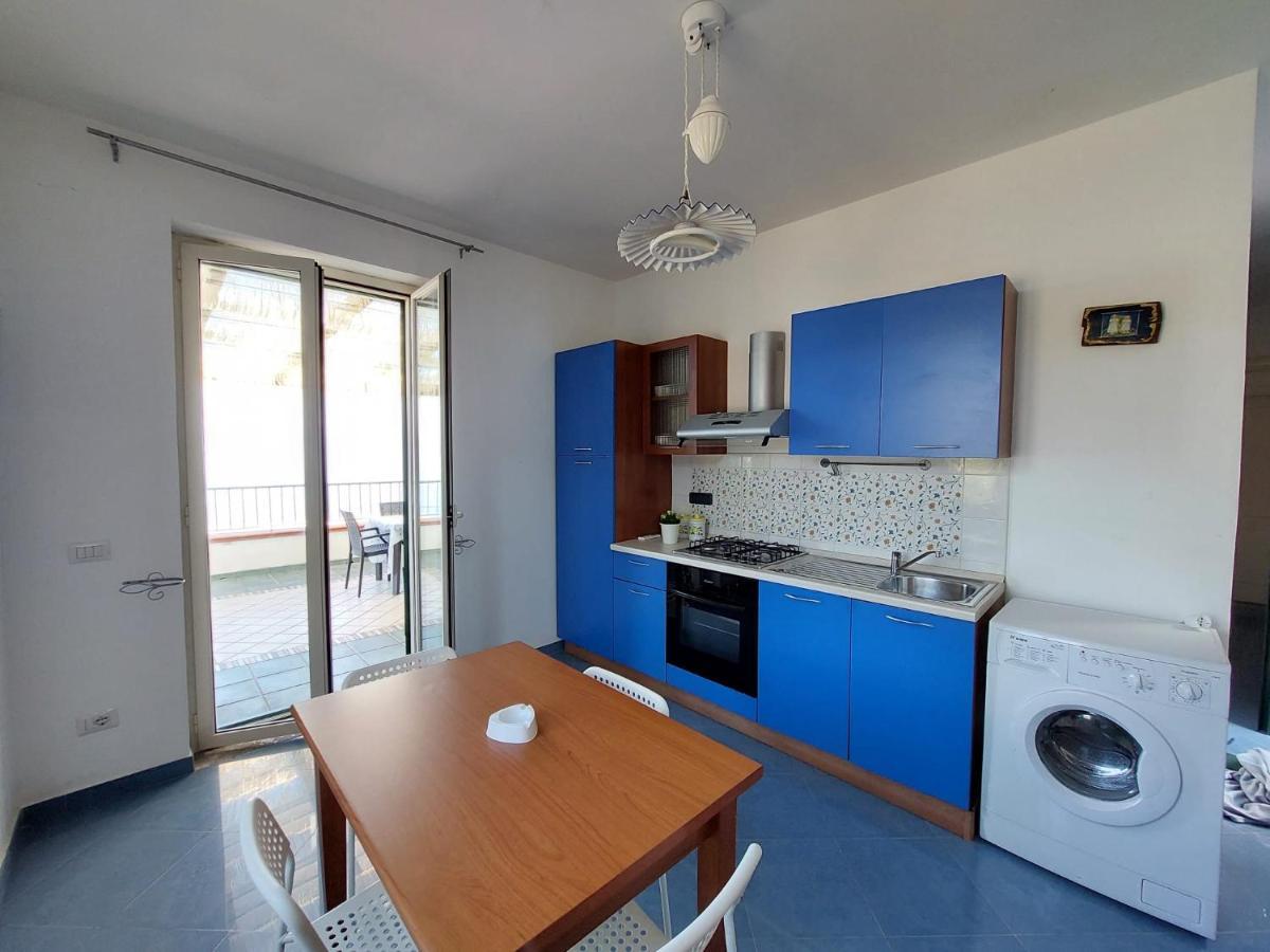Waikiki Beach Apartments 산타마리아디카스텔라바테 외부 사진